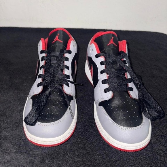 Air Jordan 1 Low Cement Fire Red Size 7Y / 8.5W Pre-Owned - Picture 3 of 7